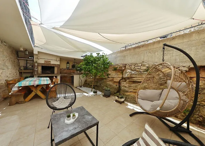 Tranquilla With Heated Pool Feriehus *